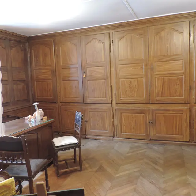 Les placards qui renferment des exposition mystérieuses...