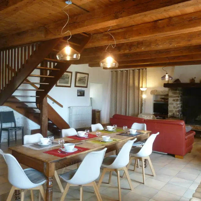 Le Pigeonnier, Gîtes de Combelasais - Séjour / cuisine