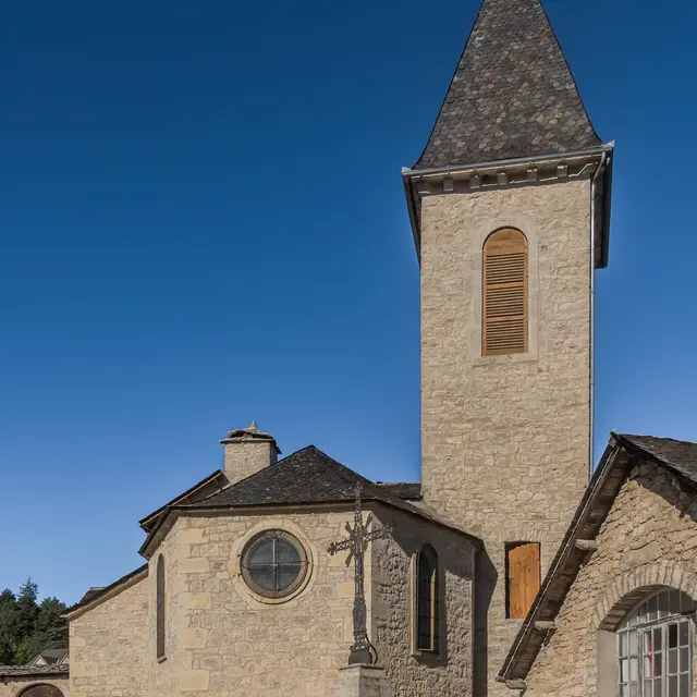 Saint_Romain_Church_in_Saint-Rome-de-Dolan