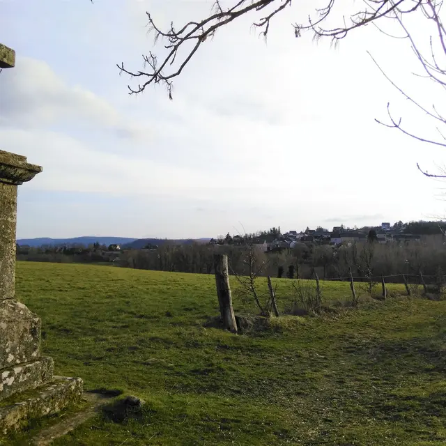La croix du Teldes aux abords du bourg de Saint-Germain-du-Teil_1