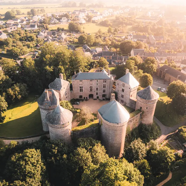 Lassay les Châteaux