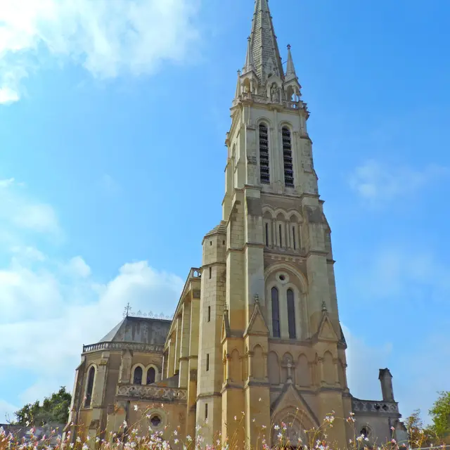 Entrée de la basilique Notre-Dame du chêne