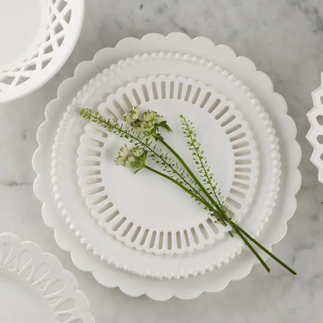 Assiettes et corbeilles