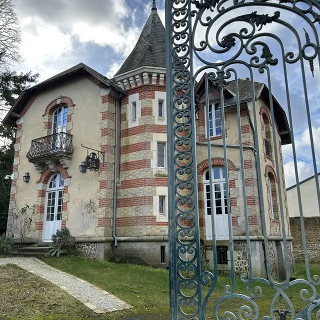 Maison de la grille extérieure web