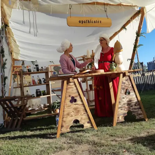 Boutique d'apothicaire reconstituée par les Simples Médecines