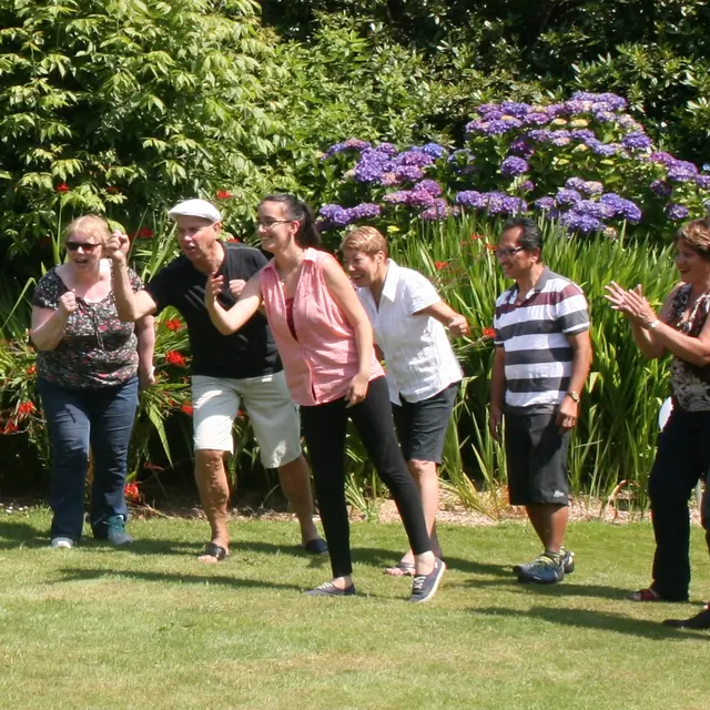 animation-garden-party-les-jardins-renaudies-colombiers-du-plessis-53-fma