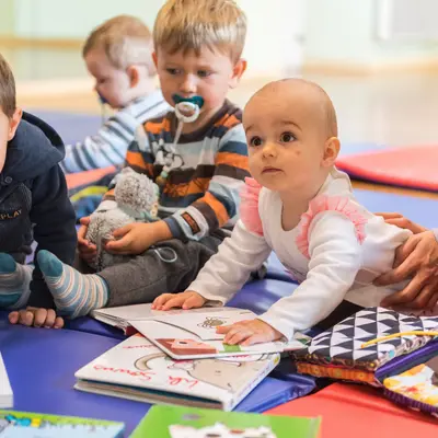 Bébés bouquineurs