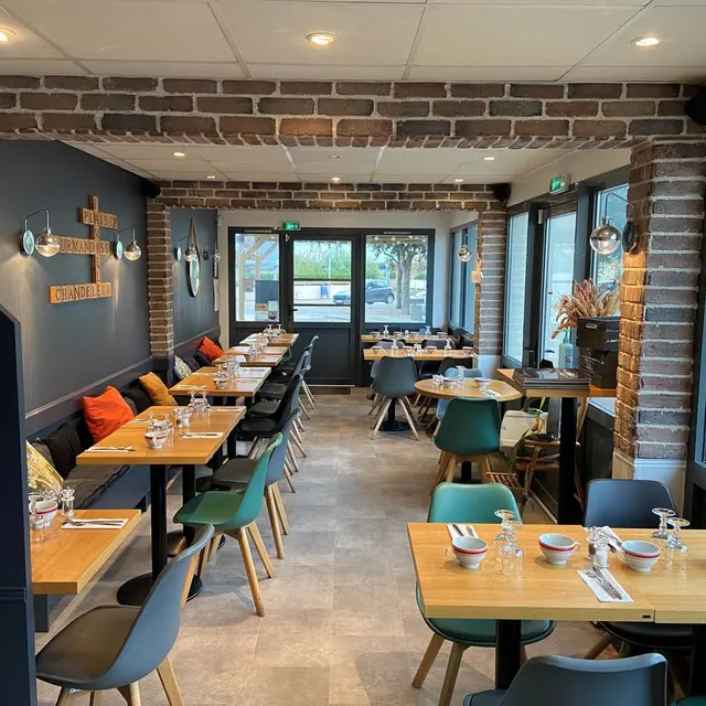 0-jullouville-creperie-cote-rue