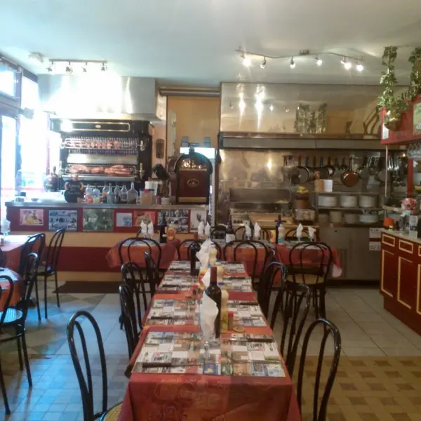 villedieu-les-poeles-a-la-table-ronde