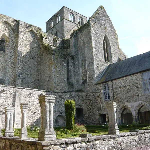 Hambye_Abbaye_vue du cloître ©CD50