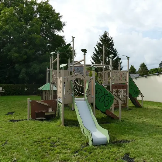 Aire de jeux Courcy (2)
