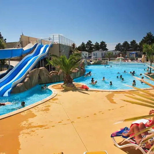 Bréville-sur-Mer_Camping La Route Blanche_espace aquatique chauffé