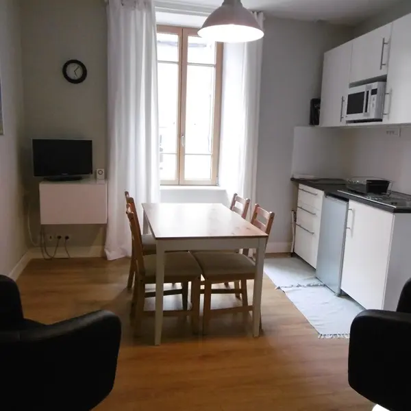 Coutances-meublé Delbos-salle de vie