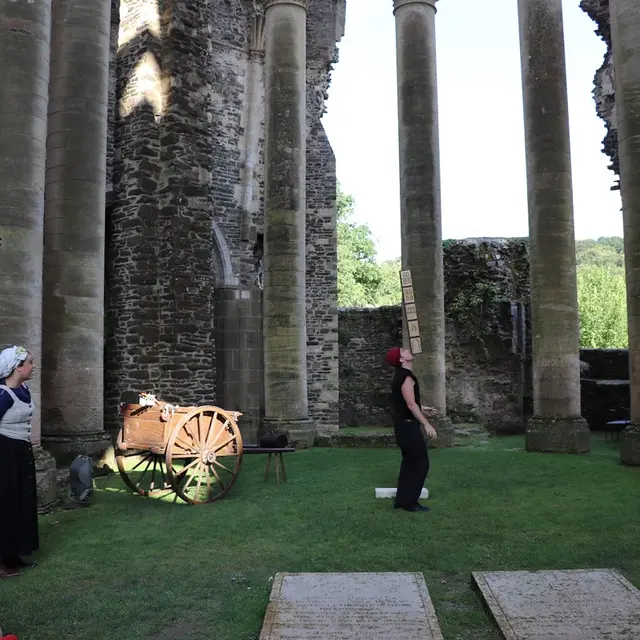 Hambye_Abbaye_Histoires et jongleries 2 1200x800