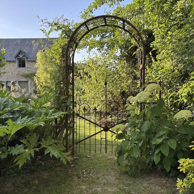 Isigny-le-Buat_Jardin_du_Cassel1