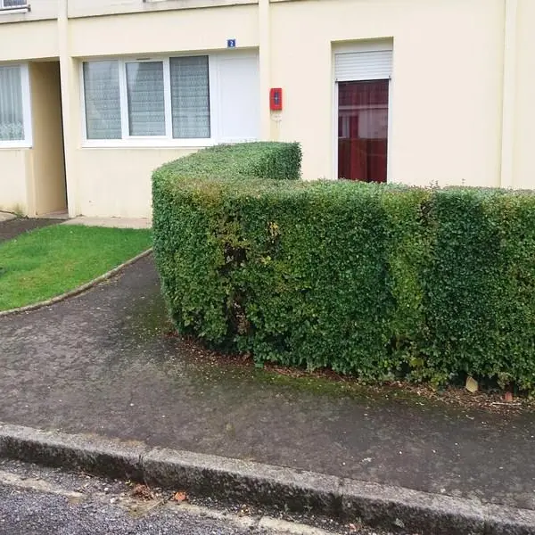 Saint-Pois-Gîte communal-exterieur1