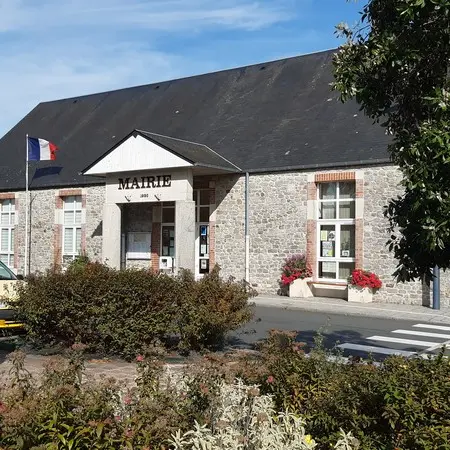 Salle - Montmartin - Place Pierre pigaux