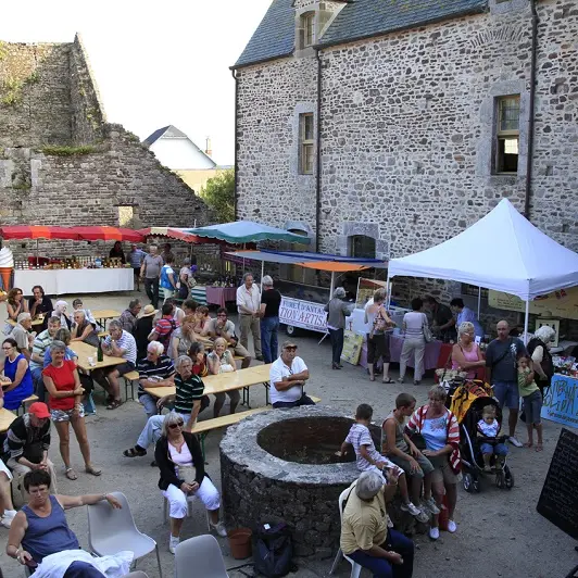 marché - château de Regnéville