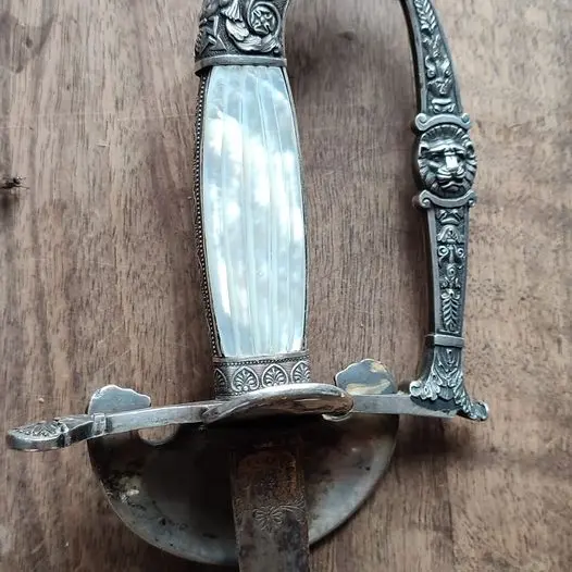 Poignée épée nacre