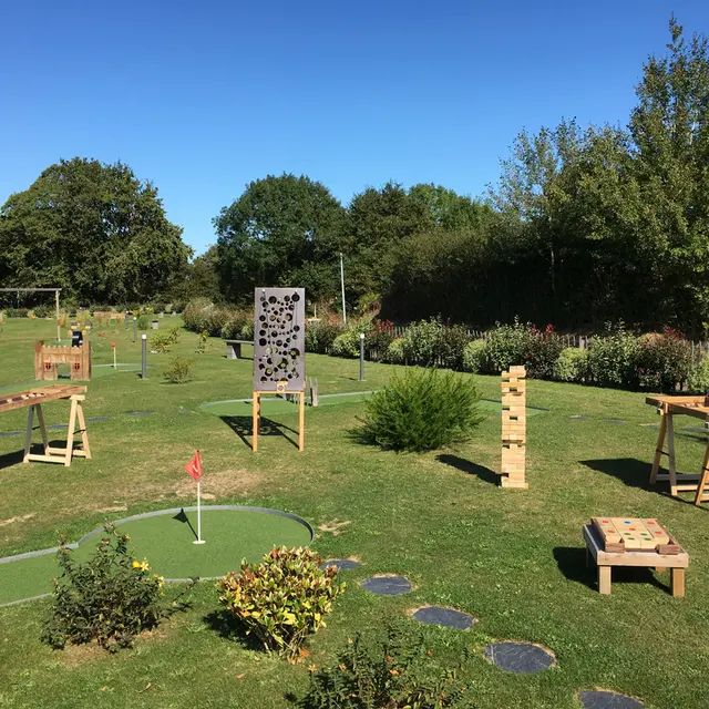 saint-aubin-des-preaux-green-minigolf-1