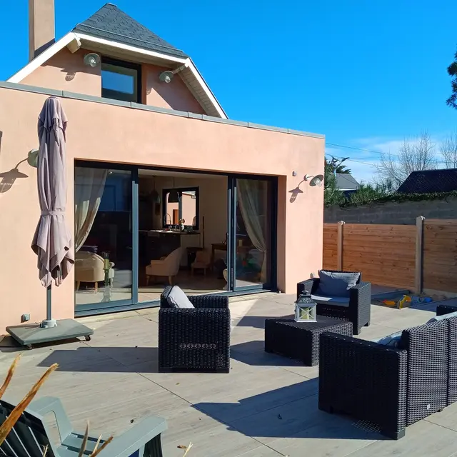 saint-martin-de-brehal-meuble-le-serpolet-0