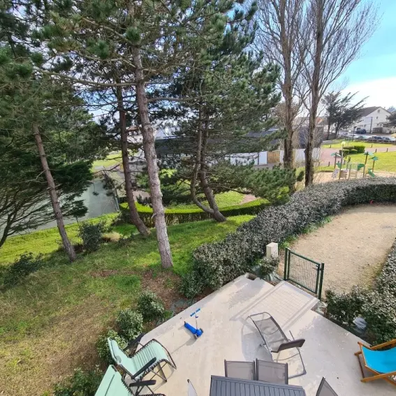 saint-martin-de-brehal-meuble-les-tennis-0