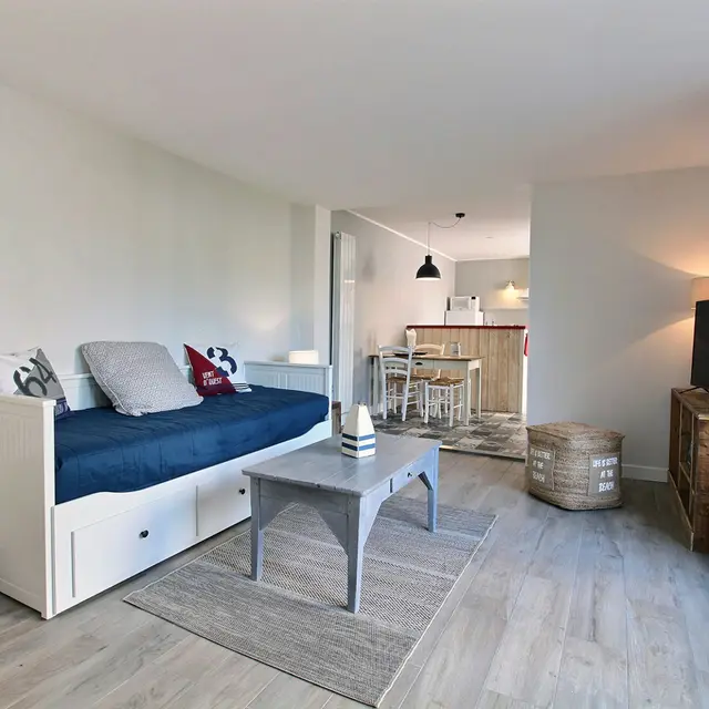 saint-pair-sur-mer-la-cabine-de-la-baie-1