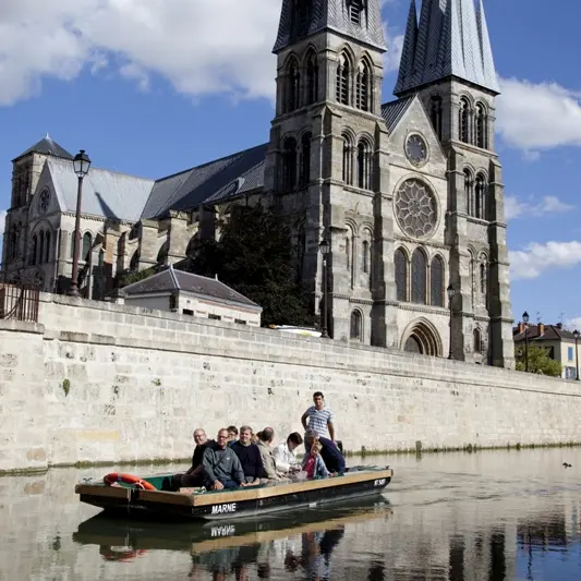 balades-en-barque-chalons-notre-dame-en-vaux