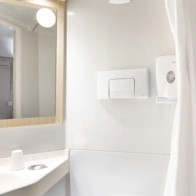 hotel-premiere-classe-chalons-en-champagne-salle-d'eau