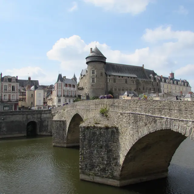 Le vieux chateau de Laval