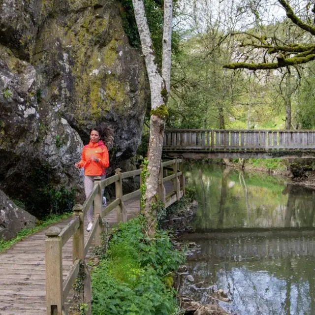 trail pont vallée des grottes de saulges