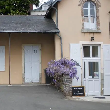 Accueil musée vivant de l'école publique Laval 53