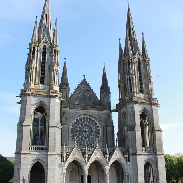 Basilique-pontmain-IMG-1349---sanctuaire-de-Pontmain
