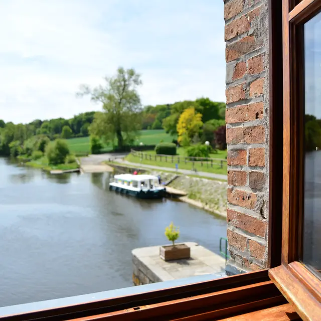Chambres_d_hotes_Le_Moulin_de_Neuville-La_Mayenne_(riviere)_Saint-Sulpice-CP-Emilie_D_-_Mayennne_Tourisme