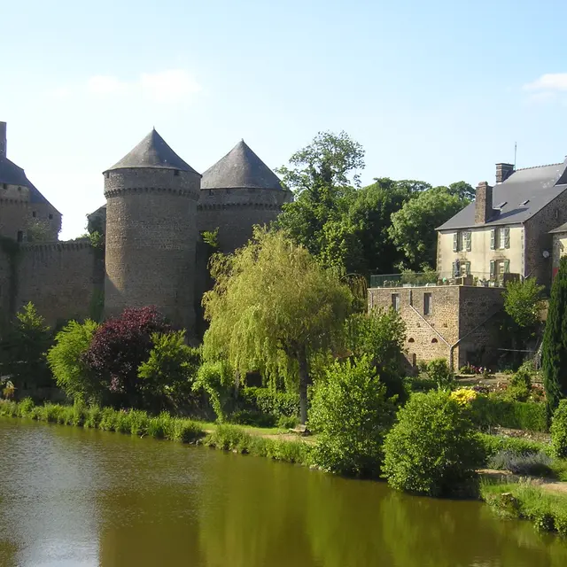 Lassay les Châteaux - vue étang