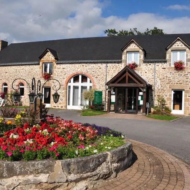 HOT53 - Relais du Gué de Selle facade