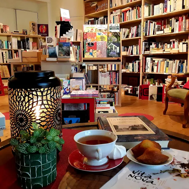 VITA NOVA Laval - Salon de thé Librairie