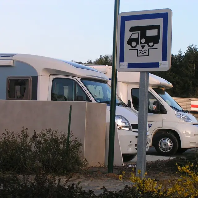 aire-camping-car-chailland-53-1