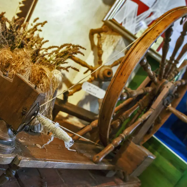 ambrieres-les-vallees-musee-des-tisserands---pascal-greboval-rev-jy-guyard