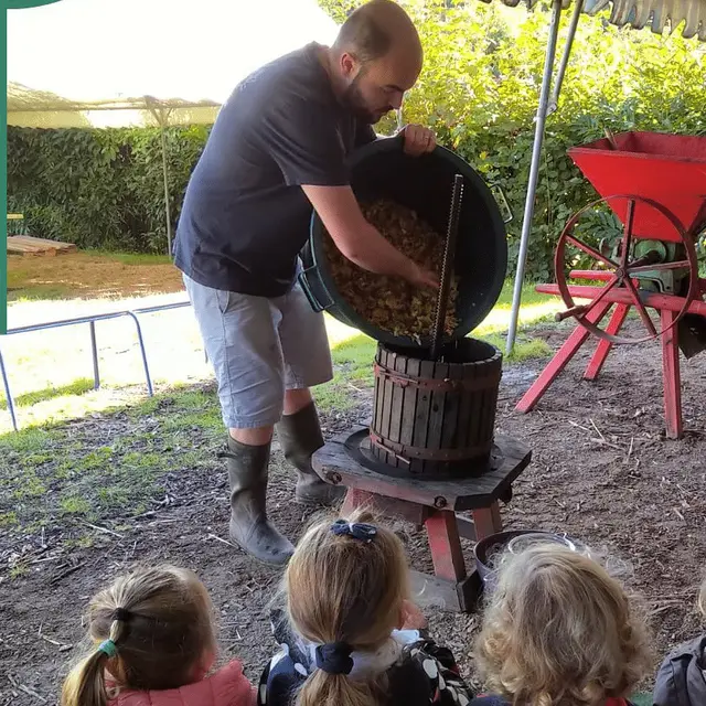 Atelier famille pressage de pommes