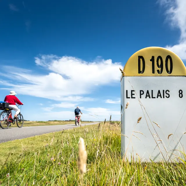 698619_se_deplacer_-port_coton_-printemps-ete_-_en_velo_-borne_kilometrique-_emmanuel_berthier_2021