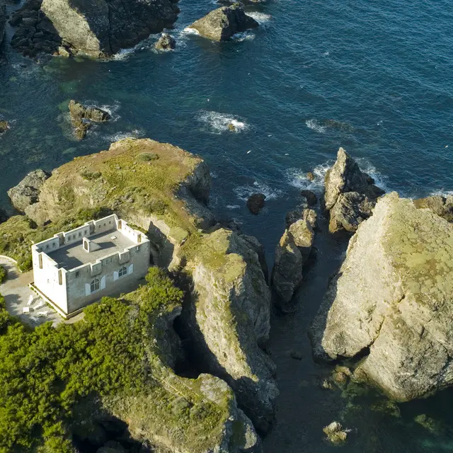 845706_bretagne_sud_-_golfe_du_morbihan_-_belle_ile_-__incontournable_-fortin_sarah_bernhardt-_philippe_ulliac