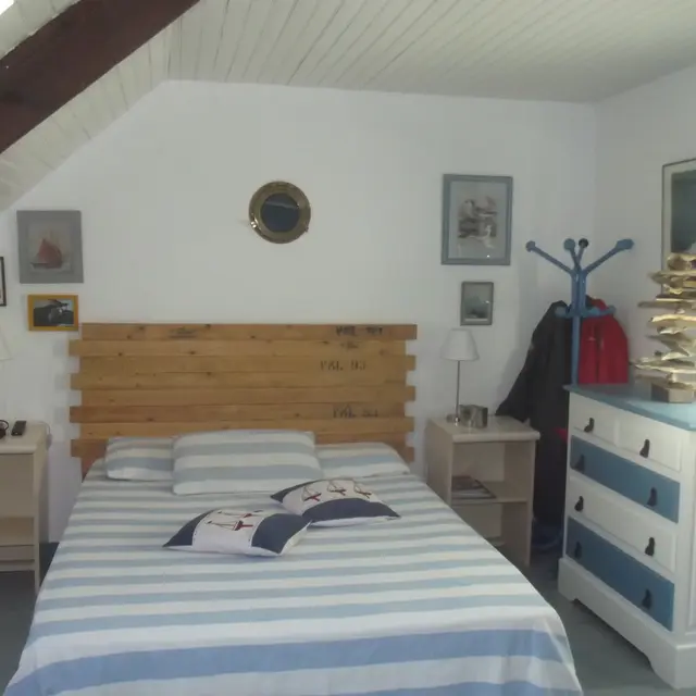 056MS000335-MorbihanConciergerie_chambre