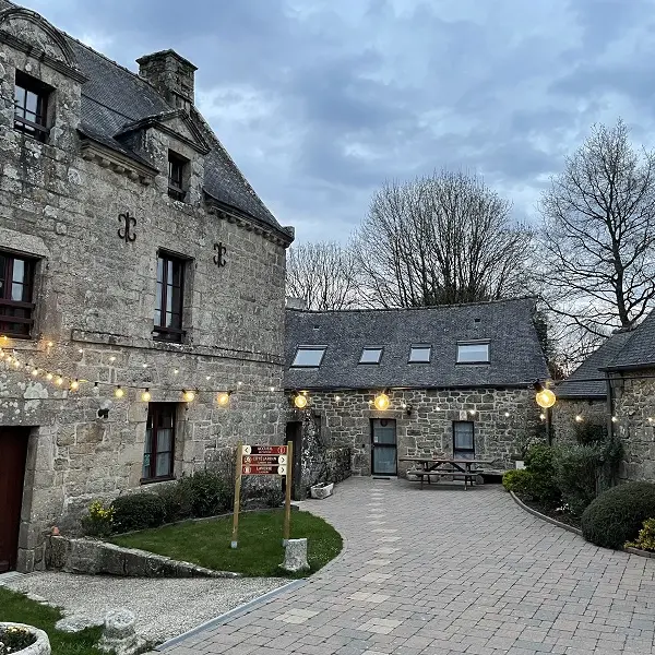 1-Vue extérieure Gîtes Ty Bihui_Pluméliau-Bieuzy_étape_hostel_Vallée du Blavet