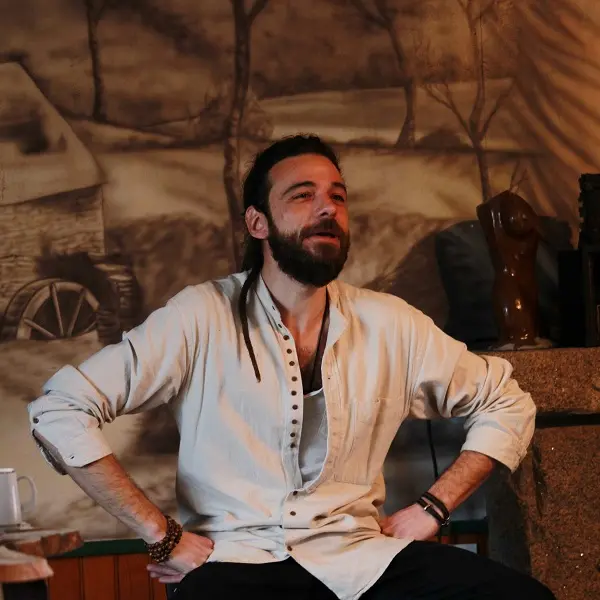 cie_saltimbranques_jean_contes_animations_Concoret_DestinationBrocéliande