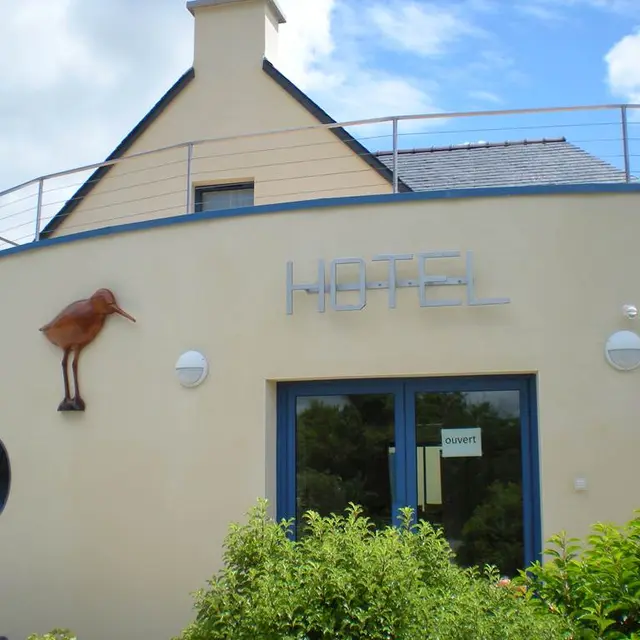 Façade-Hôtel-Chevalier-Gambette-Saint-Armel-Presqu'île-de-Rhuys-Golfe-du-Morbihan-Bretagne sud