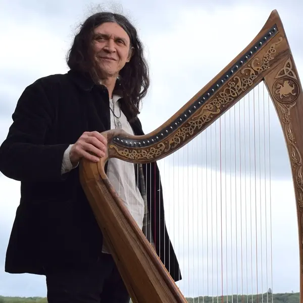 ChristopheGuillemot_harpe_celtique_concert_eglise_graal_Trehorenteuc_Broceliande