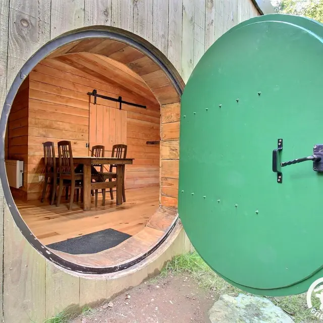 Hébergement insolite Koadou_Cabane Lena_entrée_Pluméliau-Bieuzy©GDF56