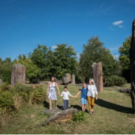 Le Néo-Menhirs-Monteneuf-2025