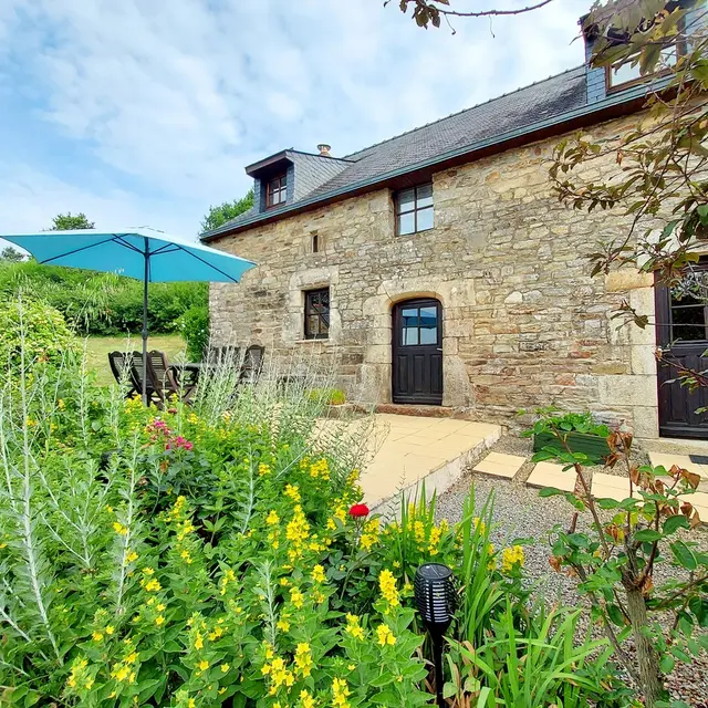 Location vacances_gîtes de Kerabellec_extérieur_Hirondelle_Baud_Vallée du Blavet